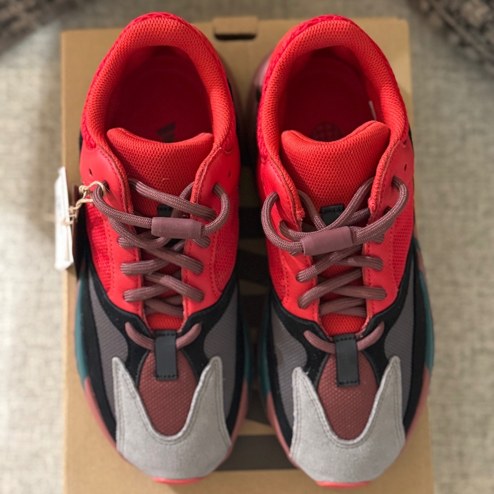 adidas Yeezy Boost 700